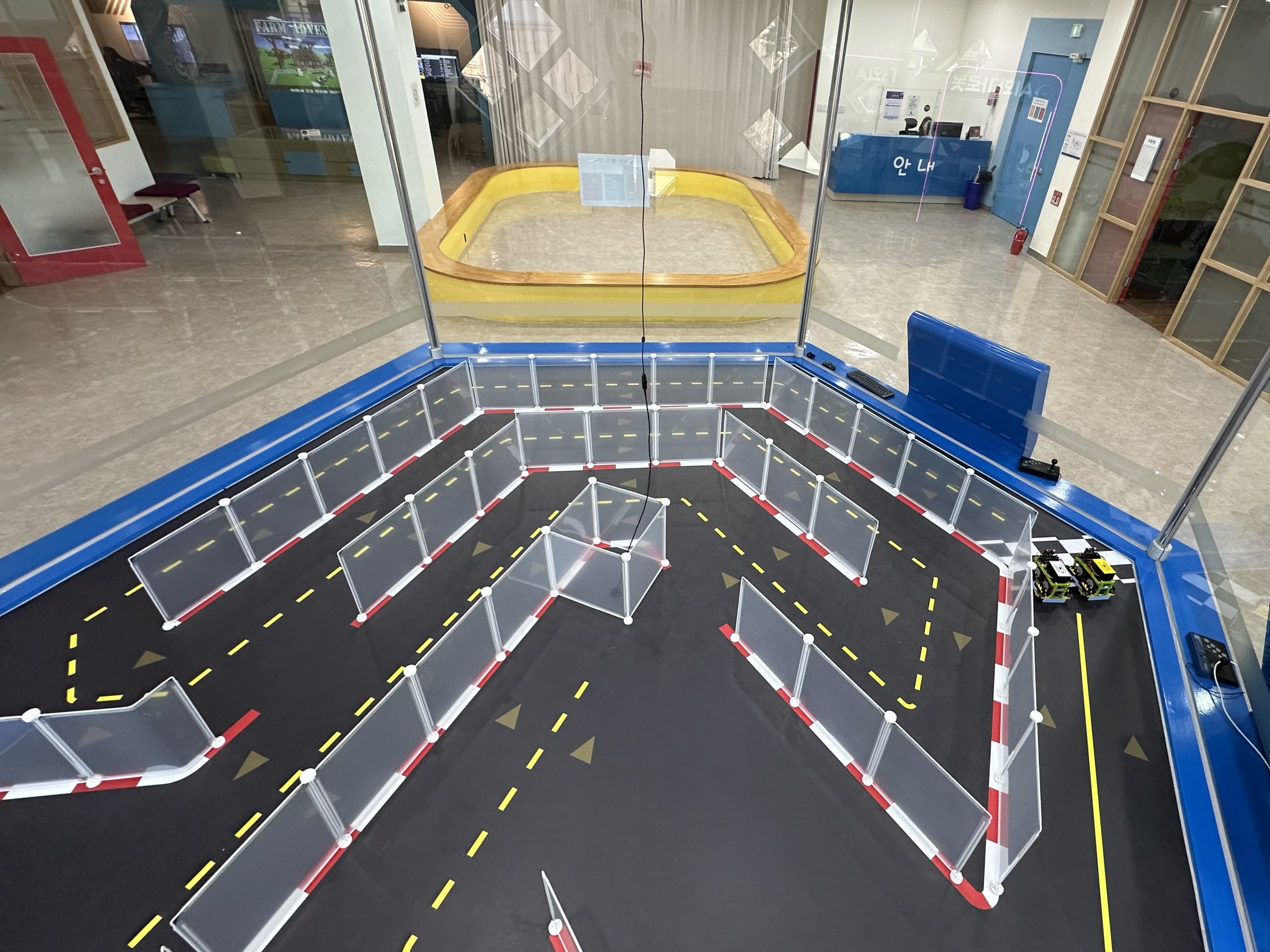 판교 어린이 도서관, 팀그릿과 손잡고 로봇 레이싱 체험장 선봬